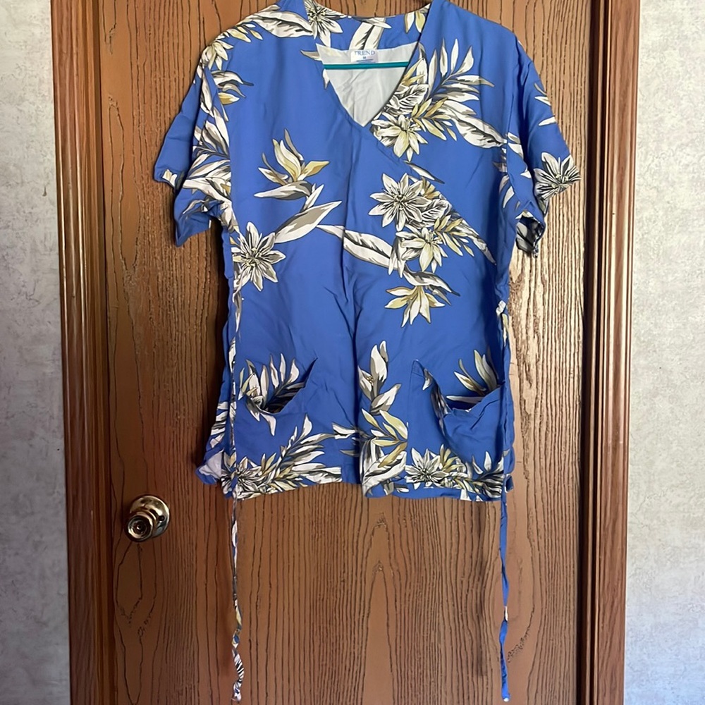Floral scrub top Medium